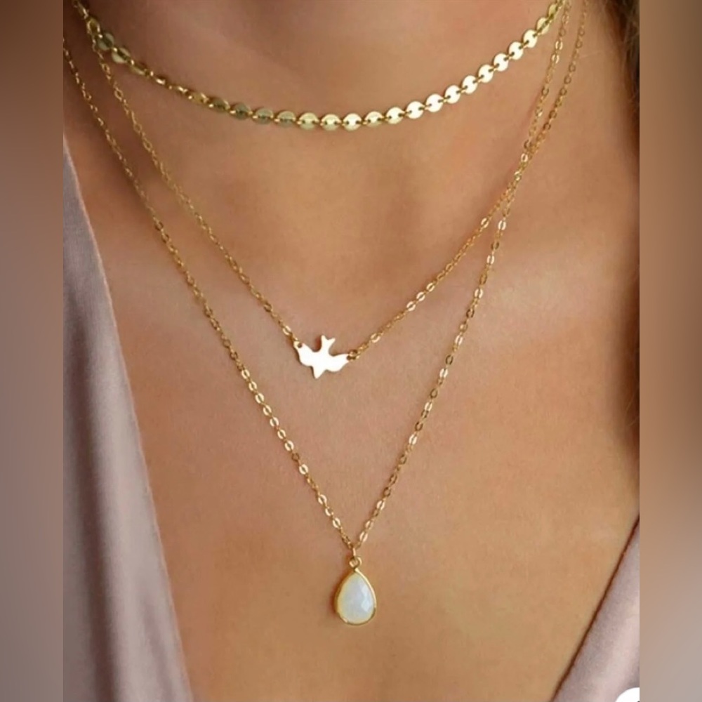 Triple layered beautiful necklace gold